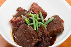 八丁味噌で煮込んだ牛すじどて焼き